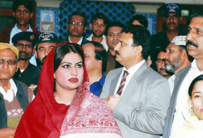 पाकिस्तान की सियासत में 'ग्लैमरस' महिलाएं...