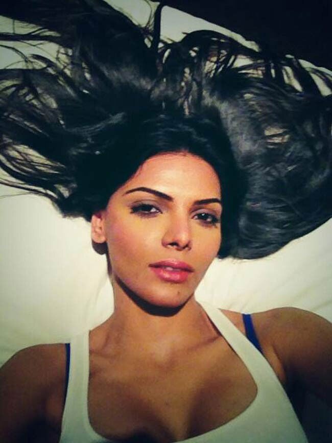 हॉलीवुड-बॉलीवुड सेलिब्रिटीज की भड़काऊ Selfie....