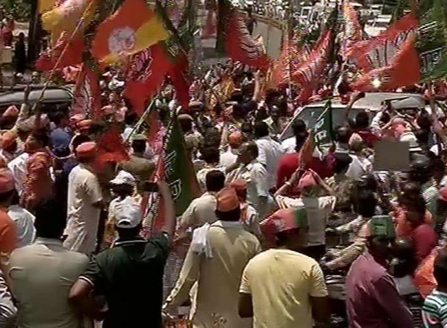 भारत के भावी प्रधानमंत्री नरेंद्र मोदी का नई दिल्‍ली में भव्‍य स्‍वागत