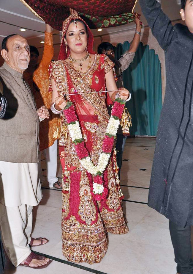 कुछ ऐसी दिख रही थीं अपनी शादी के दिन ये हसीनाएं...