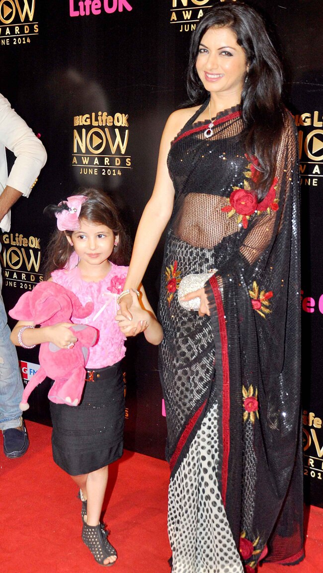 लाइफ ओके नाउ अवार्ड्स में सितारों जलवा