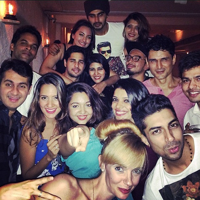 27 की हुईं सोनाक्षी, अर्जुन और सिद्धार्थ के साथ मनाया बर्थडे