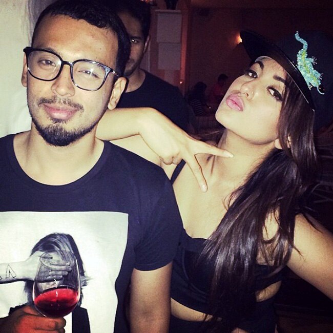 27 की हुईं सोनाक्षी, अर्जुन और सिद्धार्थ के साथ मनाया बर्थडे