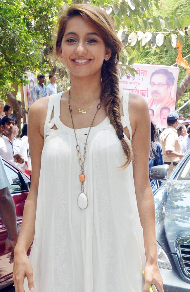 प्रियंका चोपड़ा के पिता के नाम पर मुंबई में सड़क