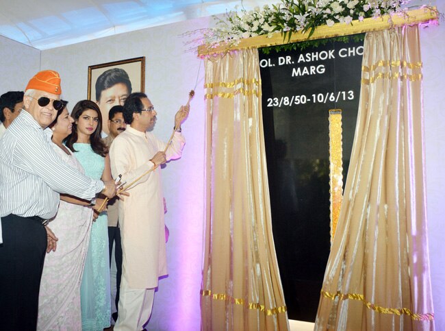 प्रियंका चोपड़ा के पिता के नाम पर मुंबई में सड़क