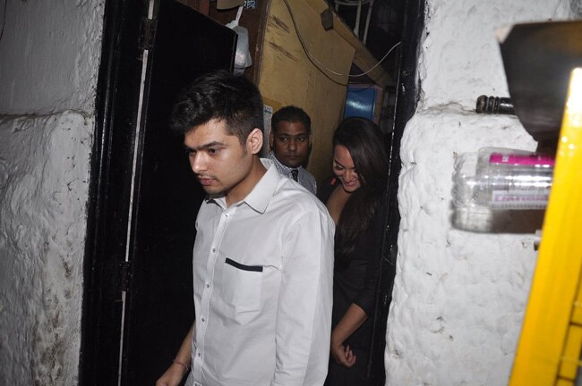 27 की हुईं सोनाक्षी, अर्जुन और सिद्धार्थ के साथ मनाया बर्थडे