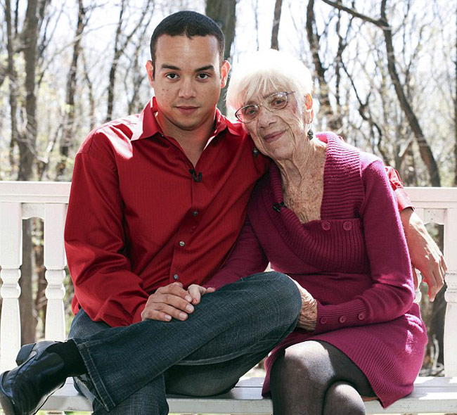 ये कैसा आशिक! जिसे पसंद आती हैं सिर्फ बूढ़ी महिलाएं