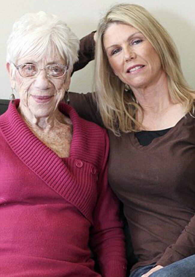 ये कैसा आशिक! जिसे पसंद आती हैं सिर्फ बूढ़ी महिलाएं