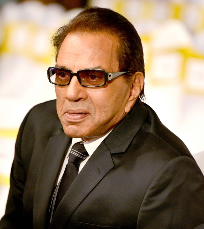 'ट्रैजिडी  किंग' दिलीप कुमार की ऑटोबायोग्राफी के लॉन्च पर उमड़ा बॉलीवुड