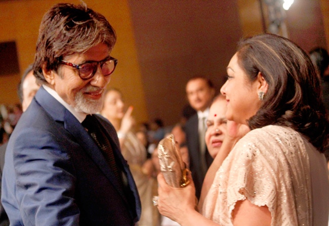 'ट्रैजिडी  किंग' दिलीप कुमार की ऑटोबायोग्राफी के लॉन्च पर उमड़ा बॉलीवुड