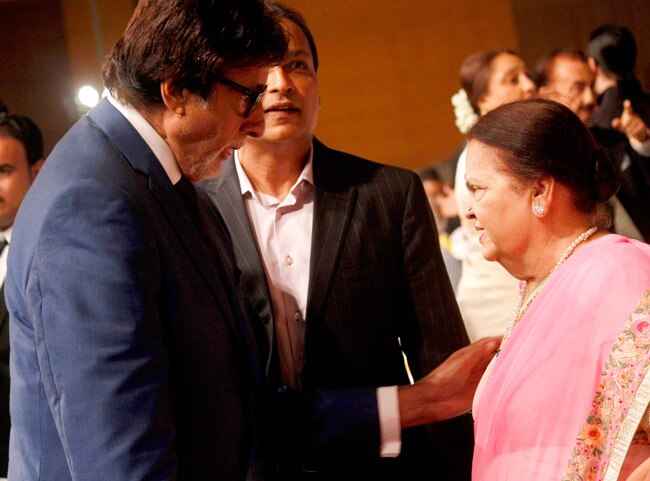 'ट्रैजिडी  किंग' दिलीप कुमार की ऑटोबायोग्राफी के लॉन्च पर उमड़ा बॉलीवुड