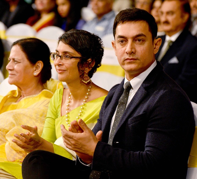 'ट्रैजिडी  किंग' दिलीप कुमार की ऑटोबायोग्राफी के लॉन्च पर उमड़ा बॉलीवुड