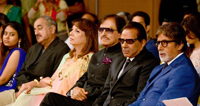 'ट्रैजिडी  किंग' दिलीप कुमार की ऑटोबायोग्राफी के लॉन्च पर उमड़ा बॉलीवुड