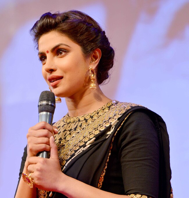 'ट्रैजिडी  किंग' दिलीप कुमार की ऑटोबायोग्राफी के लॉन्च पर उमड़ा बॉलीवुड