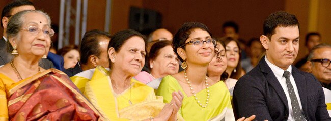 'ट्रैजिडी  किंग' दिलीप कुमार की ऑटोबायोग्राफी के लॉन्च पर उमड़ा बॉलीवुड