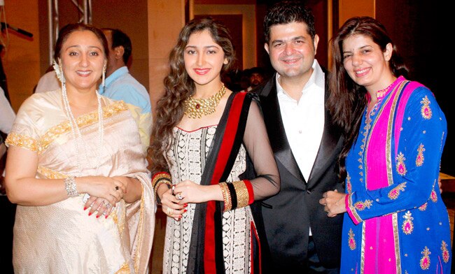 'ट्रैजिडी  किंग' दिलीप कुमार की ऑटोबायोग्राफी के लॉन्च पर उमड़ा बॉलीवुड