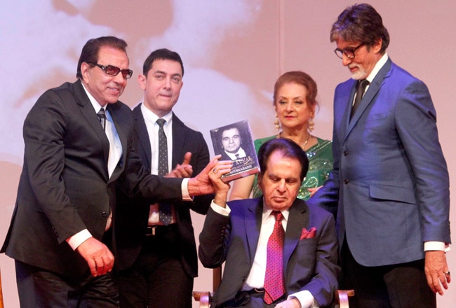 'ट्रैजिडी  किंग' दिलीप कुमार की ऑटोबायोग्राफी के लॉन्च पर उमड़ा बॉलीवुड