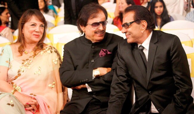 'ट्रैजिडी  किंग' दिलीप कुमार की ऑटोबायोग्राफी के लॉन्च पर उमड़ा बॉलीवुड