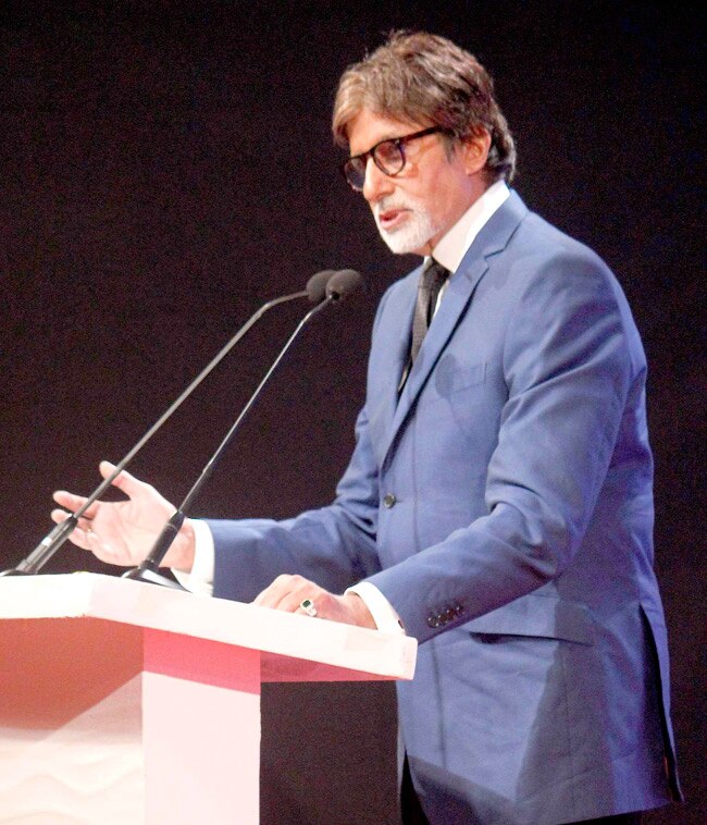 'ट्रैजिडी  किंग' दिलीप कुमार की ऑटोबायोग्राफी के लॉन्च पर उमड़ा बॉलीवुड