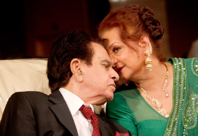 'ट्रैजिडी  किंग' दिलीप कुमार की ऑटोबायोग्राफी के लॉन्च पर उमड़ा बॉलीवुड