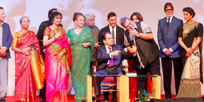 'ट्रैजिडी  किंग' दिलीप कुमार की ऑटोबायोग्राफी के लॉन्च पर उमड़ा बॉलीवुड