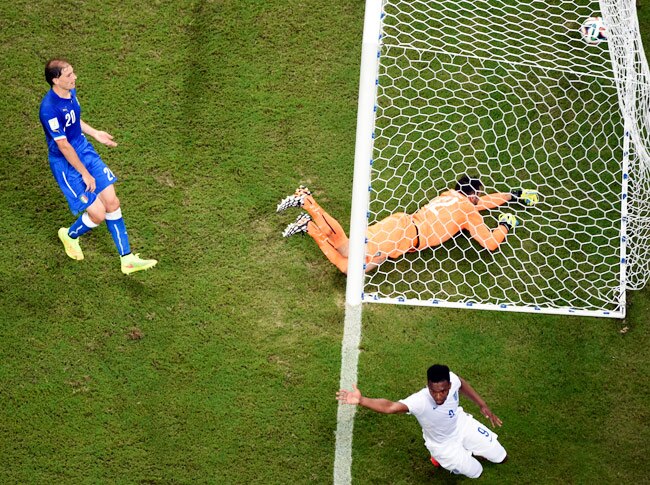 FIFA WC 2014: तस्वीरों में इटली और इंग्लैंड का रोमांचक मैच