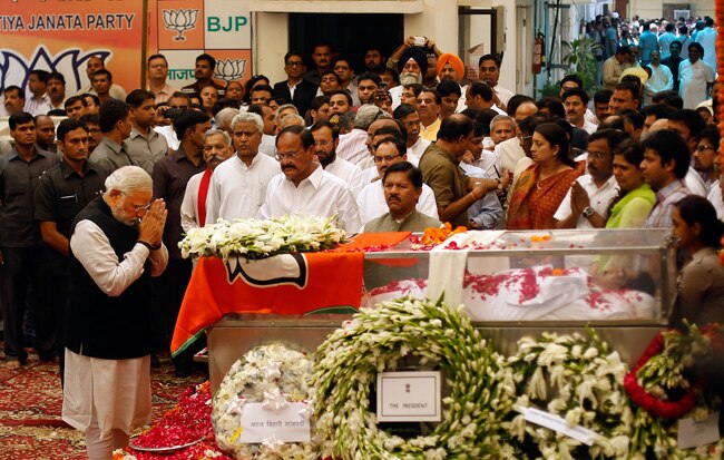 गोपीनाथ मुंडे को देश ने दी श्रद्धांजलि