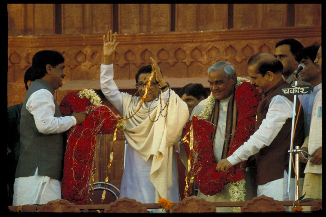 तस्वीरों में दिवंगत गोपीनाथ मुंडे का राजनीतिक सफर