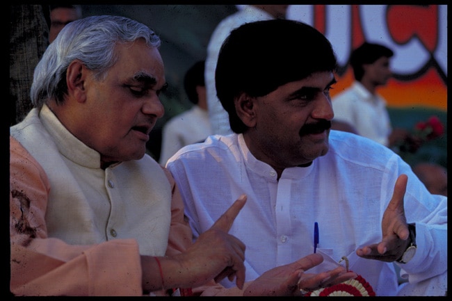 तस्वीरों में दिवंगत गोपीनाथ मुंडे का राजनीतिक सफर