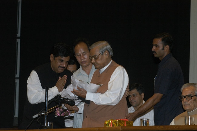 तस्वीरों में दिवंगत गोपीनाथ मुंडे का राजनीतिक सफर