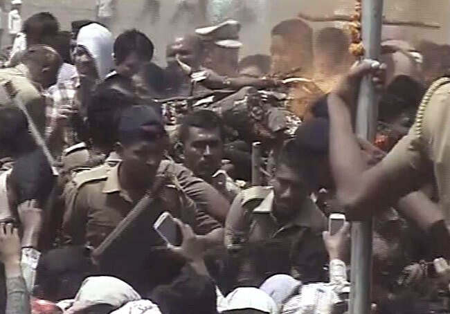 तस्वीरों में देखिए, गोपीनाथ मुंडे की अंतिम यात्रा