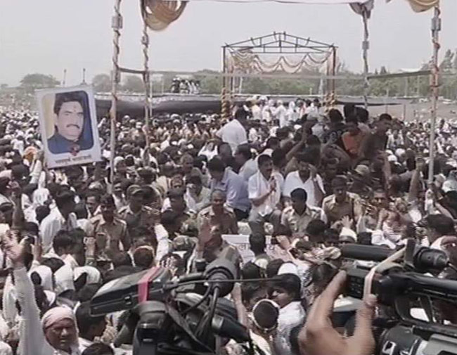 तस्वीरों में देखिए, गोपीनाथ मुंडे की अंतिम यात्रा