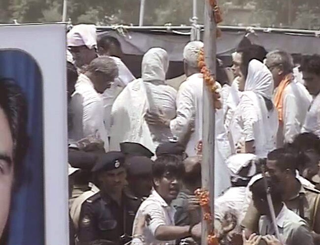 तस्वीरों में देखिए, गोपीनाथ मुंडे की अंतिम यात्रा