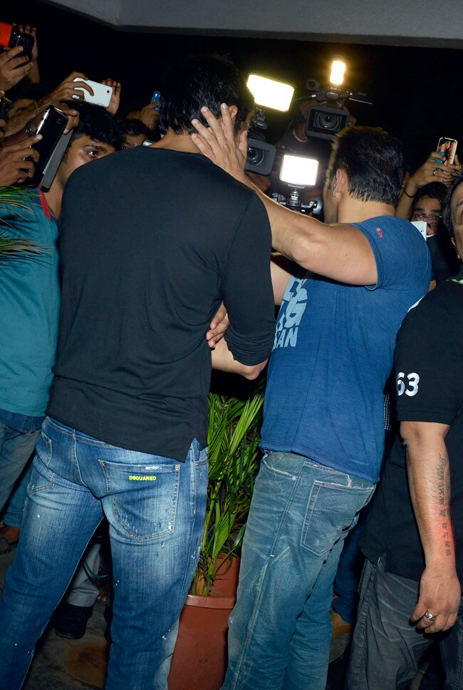 'एक विलेन' की सक्सेस पार्टी में पहुंचे 'दबंग' सलमान खान