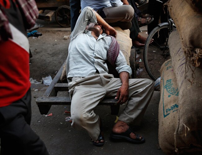 ताकत दिखाती गर्मी  का बवाल...जिंदगी बेहाल