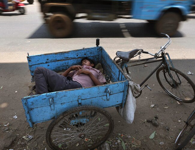 ताकत दिखाती गर्मी  का बवाल...जिंदगी बेहाल