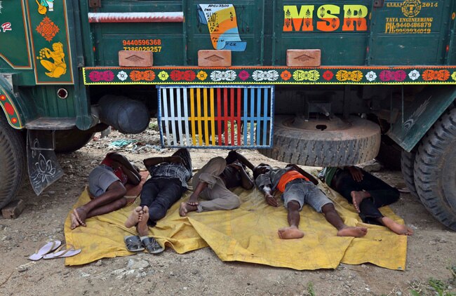 ताकत दिखाती गर्मी  का बवाल...जिंदगी बेहाल