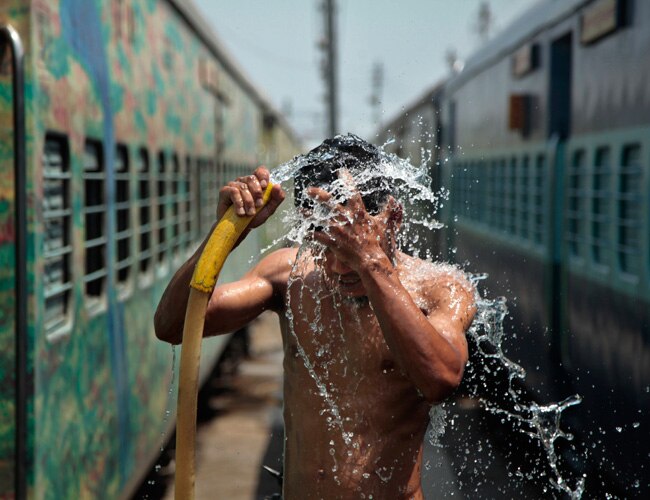 ताकत दिखाती गर्मी  का बवाल...जिंदगी बेहाल
