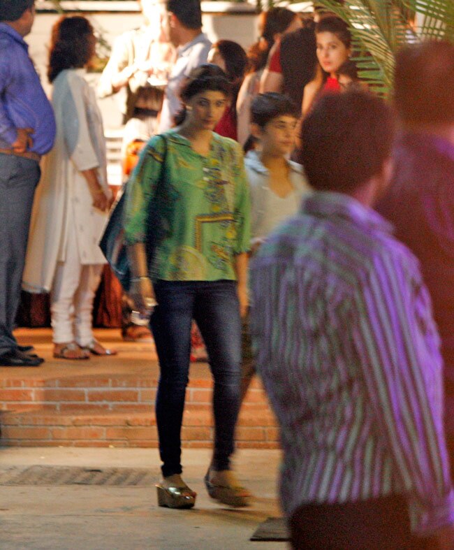 'हॉलीडे' मूड में आए सोनाक्षी सिन्‍हा, अक्षय कुमार