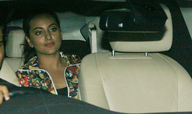 'हॉलीडे' मूड में आए सोनाक्षी सिन्‍हा, अक्षय कुमार