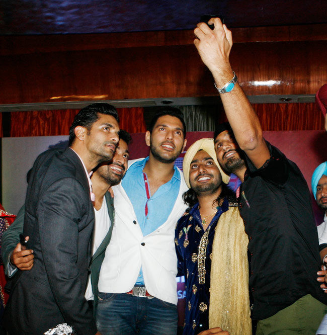 फिर गीता बसरा के साथ नजर आए हरभजन सिंह...