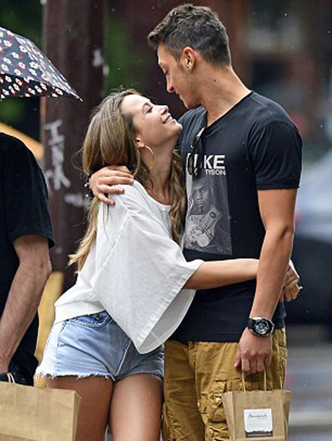 मिलिए स्‍टार फुटबॉलर्स की खूबसूरत पार्टनर्स से...