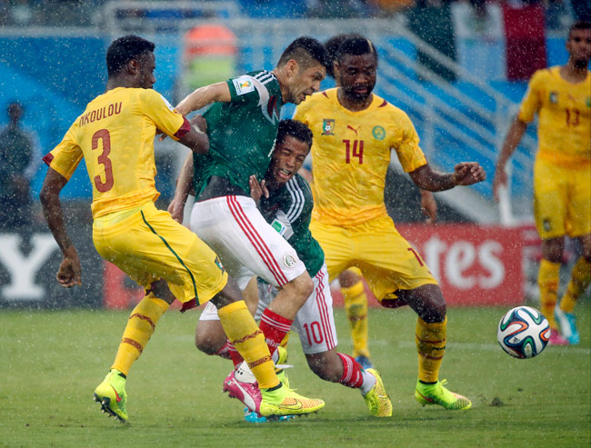 FIFA WC 2014: तस्वीरों में मेक्सिको और कैमरून का शानदार मैच...