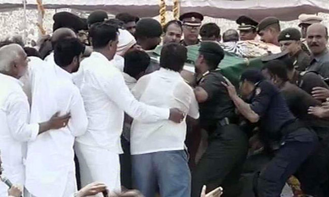 तस्वीरों में देखिए, गोपीनाथ मुंडे की अंतिम यात्रा