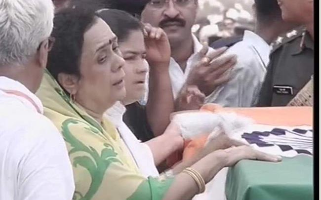 तस्वीरों में देखिए, गोपीनाथ मुंडे की अंतिम यात्रा