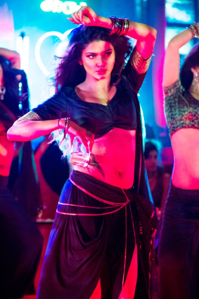 'एक विलेन' की 'एक आइटम गर्ल' प्राची देसाई