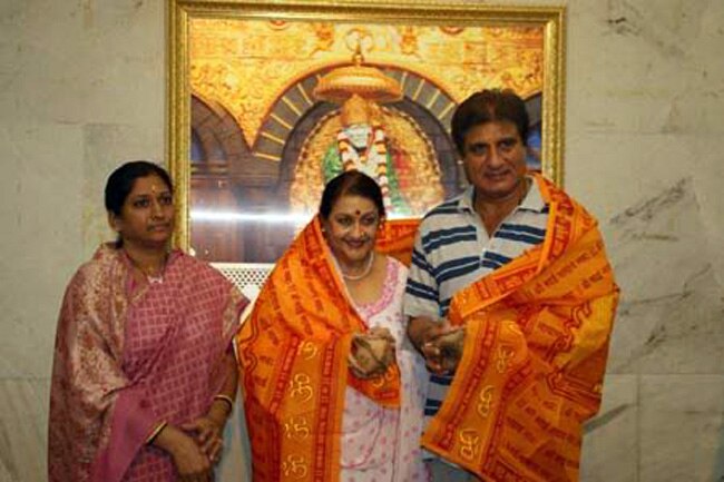 साईं बाबा के भक्‍तों में कई नामचीन हस्तियां भी शुमार