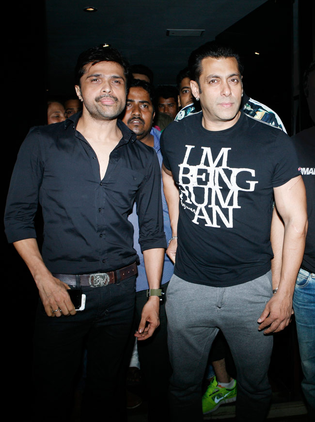 दल-बल लेकर हिमेश रेशमिया के रिकॉर्ड‍िंग स्टूडियो में पहुंचे सलमान खान