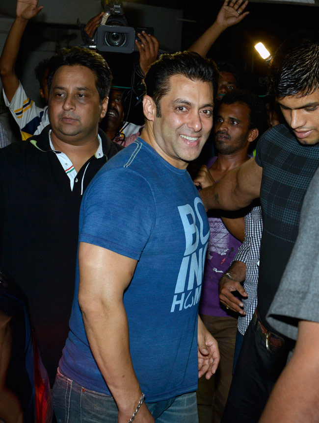 'एक विलेन' की सक्सेस पार्टी में पहुंचे 'दबंग' सलमान खान