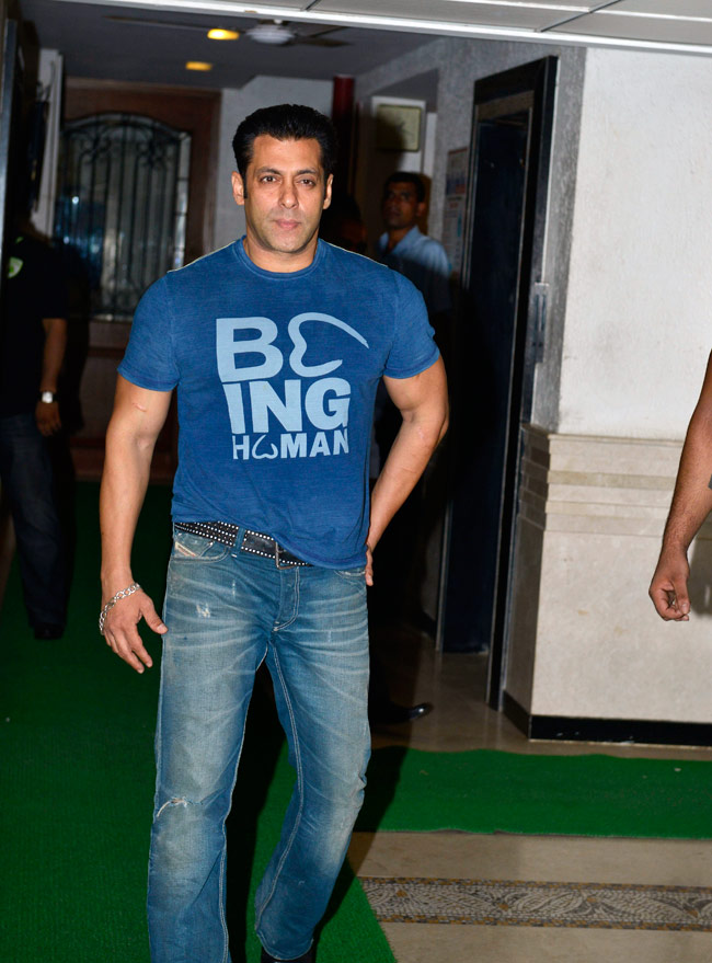 'एक विलेन' की सक्सेस पार्टी में पहुंचे 'दबंग' सलमान खान